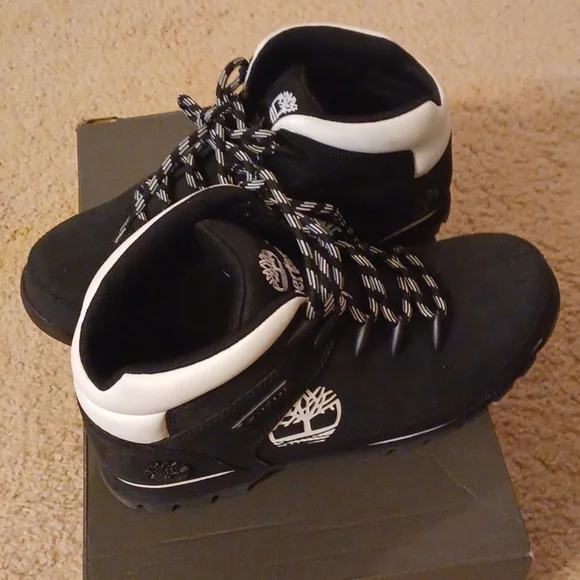 Black and white timberlands size 9 Men main image 4